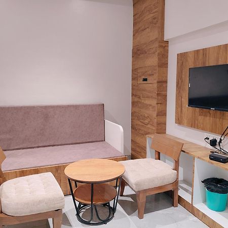 Hotel Pragati Inn Ahmednagar Exteriör bild