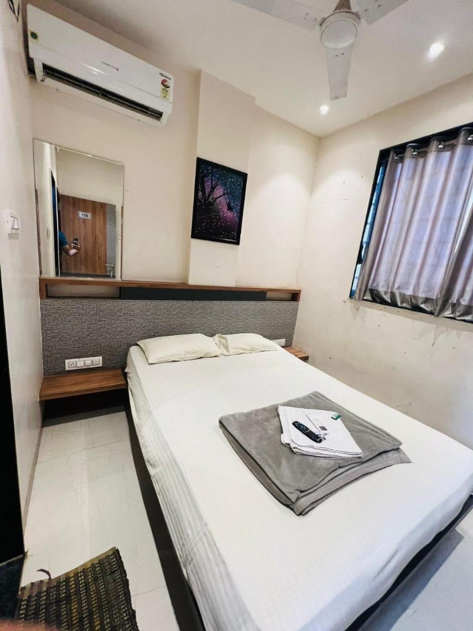 Hotel Pragati Inn Ahmednagar Exteriör bild