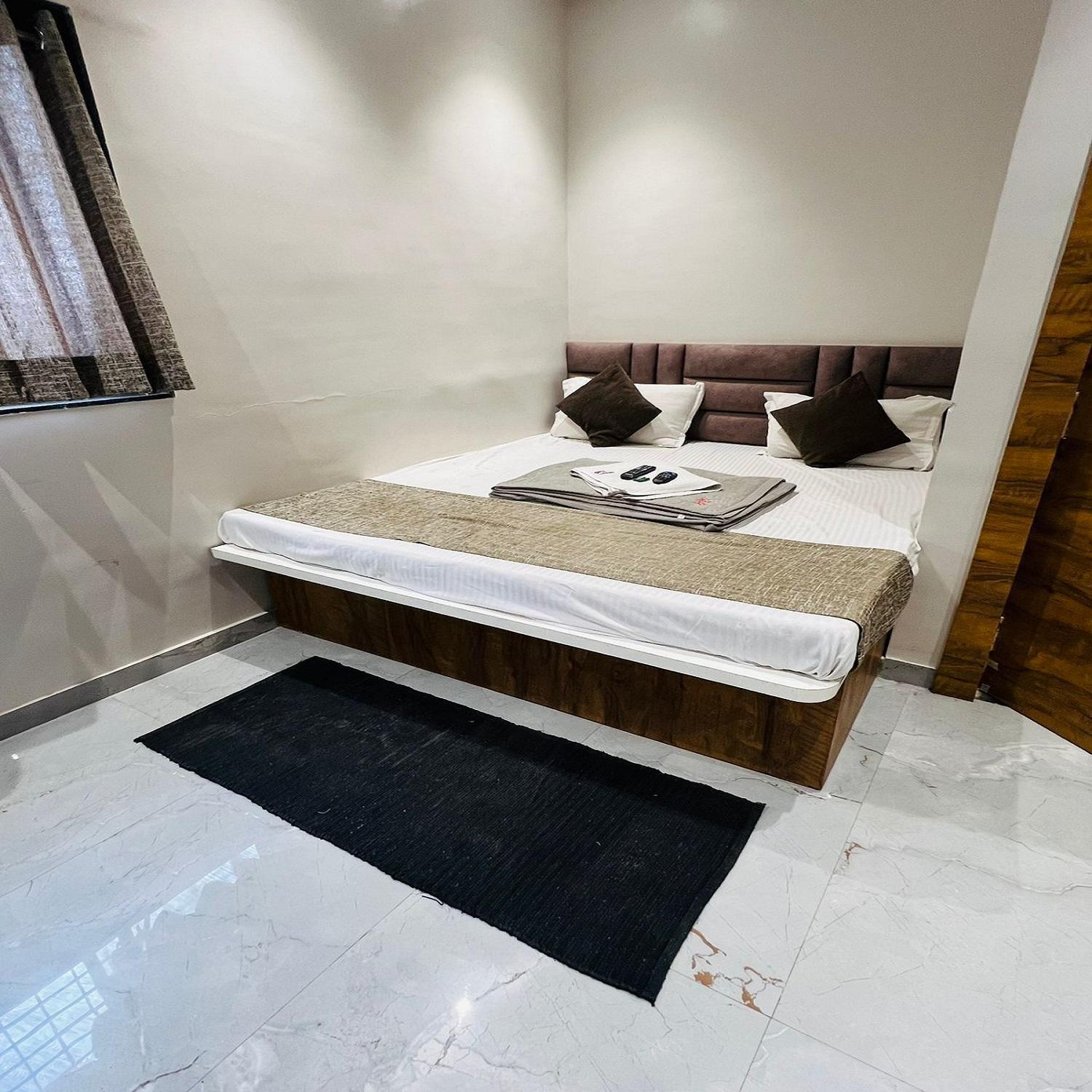 Hotel Pragati Inn Ahmednagar Exteriör bild